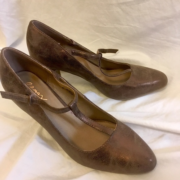 Copper Brown T-Strap Vintage Style Heels - Picture 1 of 5